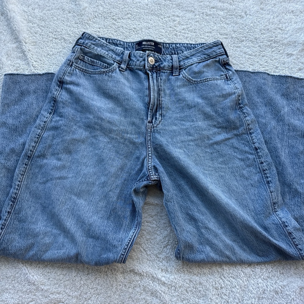Hollister Women's Medium Wash Blue Jeans